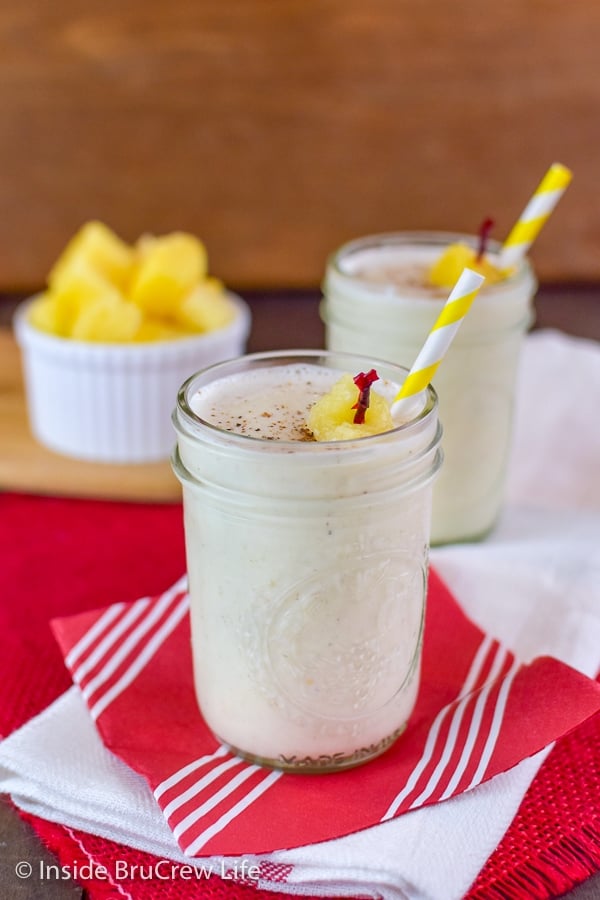 https://insidebrucrewlife.com/wp-content/uploads/2015/01/Vanilla-Pineapple-Smoothie-21-1.jpg