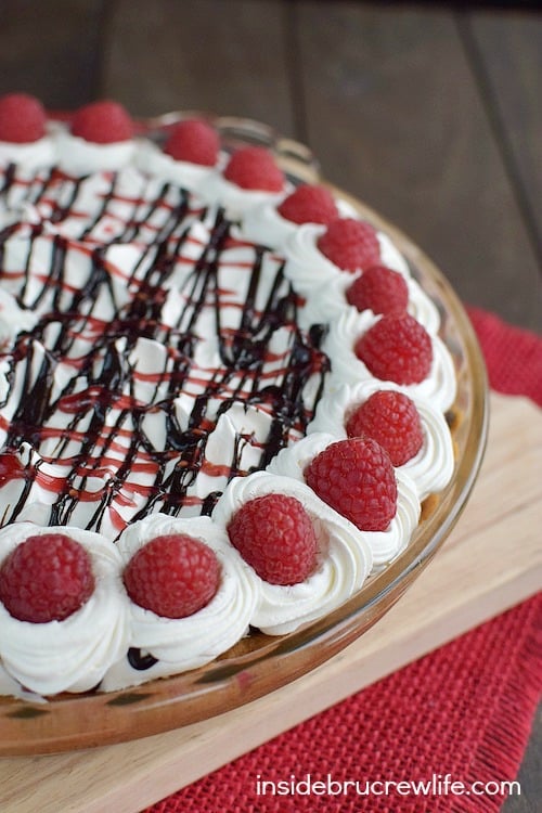 This easy chocolate raspberry cheesecake filling is inside a chocolate chip cookie crust! It is seriously amazing!