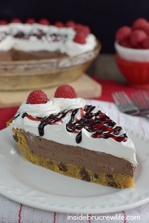 This easy chocolate raspberry cheesecake filling is inside a chocolate chip cookie crust! It is seriously amazing!