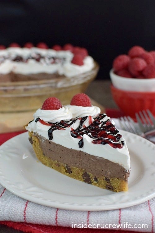 This easy chocolate raspberry cheesecake filling is inside a chocolate chip cookie crust! It is seriously amazing!