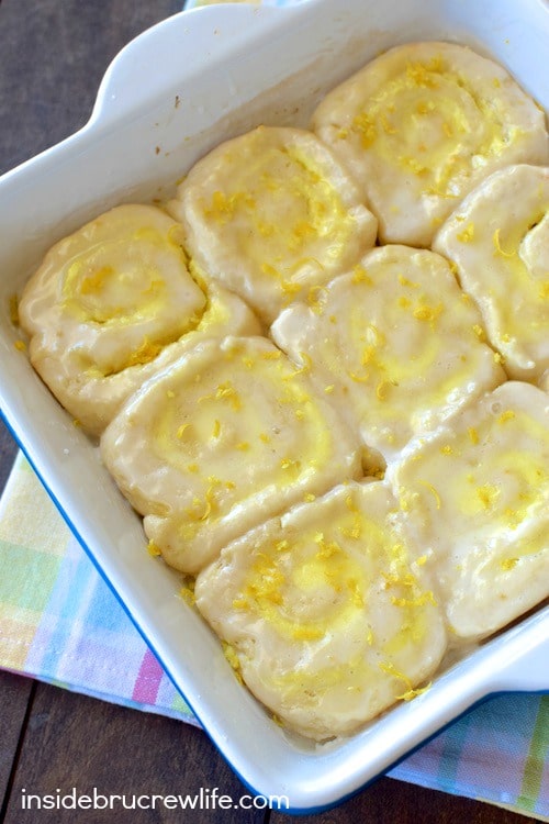 These easy no yeast sweet rolls are filled with lemon cheesecake filling and drizzled with lemon glaze! Perfect breakfast or brunch idea!