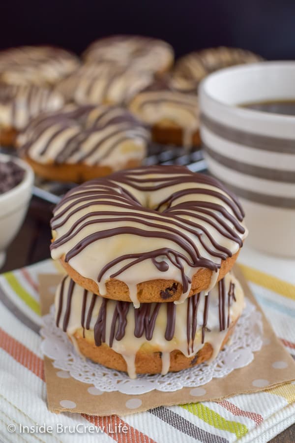 Mocha Chocolate Chip Donuts - a coffee glaze and chocolate drizzles makes these chocolate chip donuts a delicious breakfast choice. Easy recipe to make for breakfast or after school snacks. #donuts #homemade #chocolatechip #mocha #coffee #breakfast