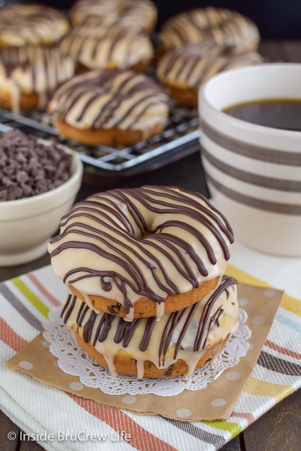 Mocha Chocolate Chip Donuts - chocolate chips and coffee make these homemade baked donuts taste so good. Make this easy recipe for breakfast or after school snacks. #donuts #homemade #chocolatechip #mocha #coffee #breakfast