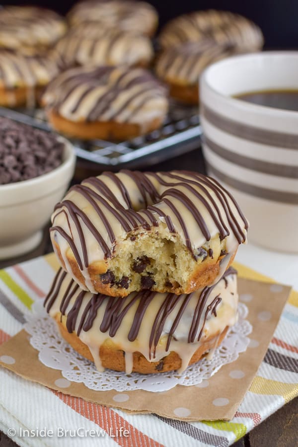 Mocha Chocolate Chip Donuts - chocolate chips and coffee make these homemade baked donuts taste so good. Make this easy recipe for breakfast or after school snacks. #donuts #homemade #chocolatechip #mocha #coffee #breakfast