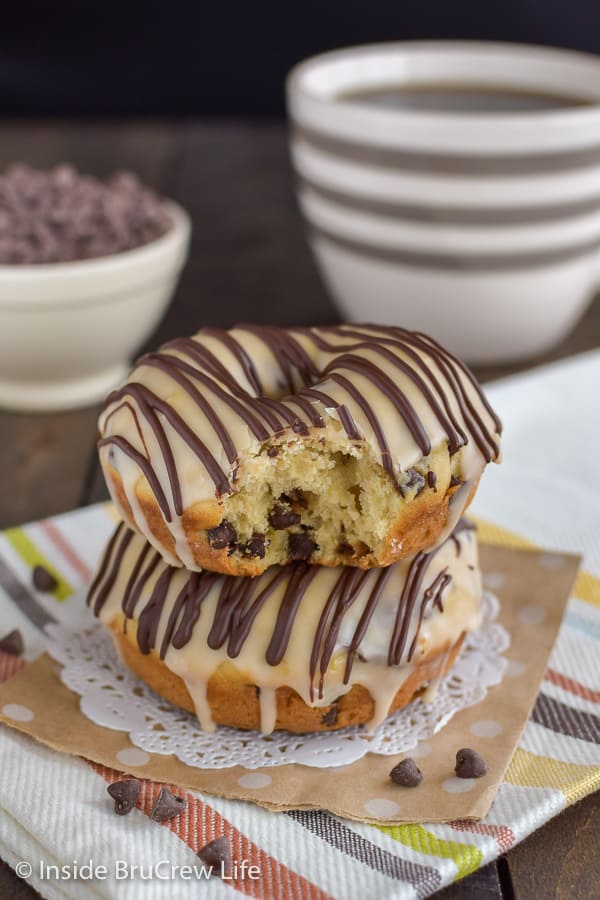 Mocha Chocolate Chip Donuts - adding mini chocolate chips and a coffee glaze to these homemade donuts is a very good idea. Great recipe to make for breakfast. #donuts #homemade #chocolatechip #mocha #coffee #breakfast