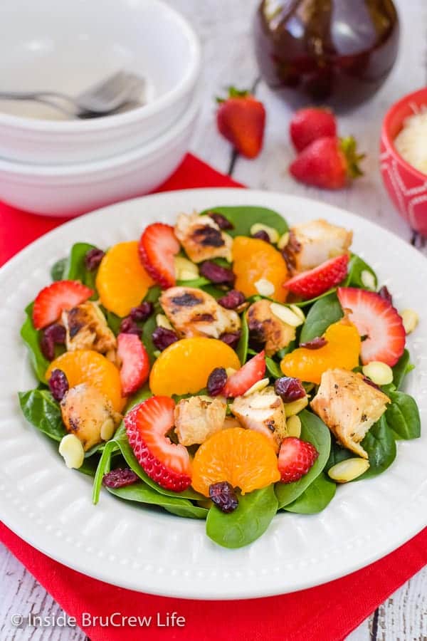 Strawberry Orange Spinach Salad - fruit, nuts, cheese, and a homemade salad dressing make this strawberry spinach salad taste so good. Make this easy recipe for summer dinners! #salad #strawberry #spinach #healthy #grilledchicken