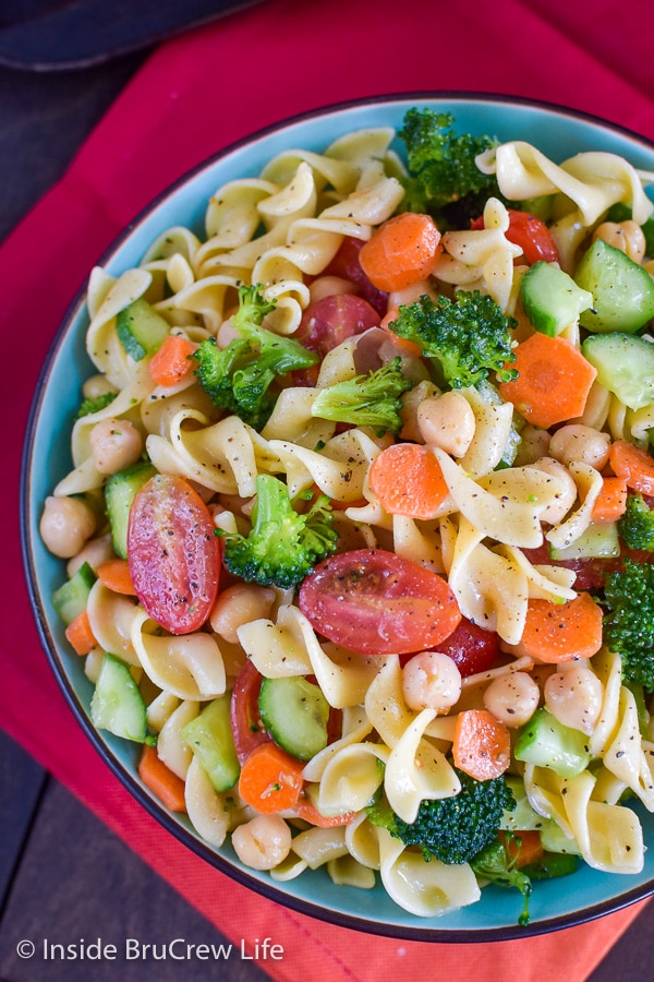 Close up picture of a bowl of veggie pasta salad