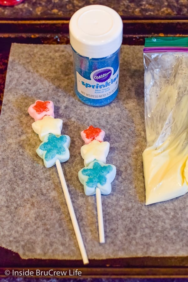 Star marshmallow pops decorated with white chocolate and sanding sugars