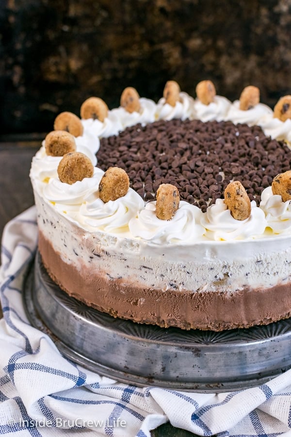 A close up of the side of a chocolate chip cookie dough ice cream cake