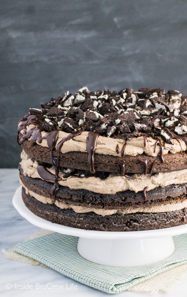 A side picture of the full mississippi mudslide cake topped with oreos and fudge