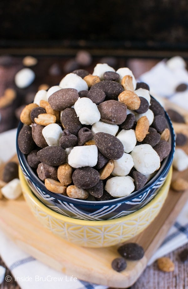 This easy hot cocoa trail mix is full of chocolate covered peanuts and marshmallows!