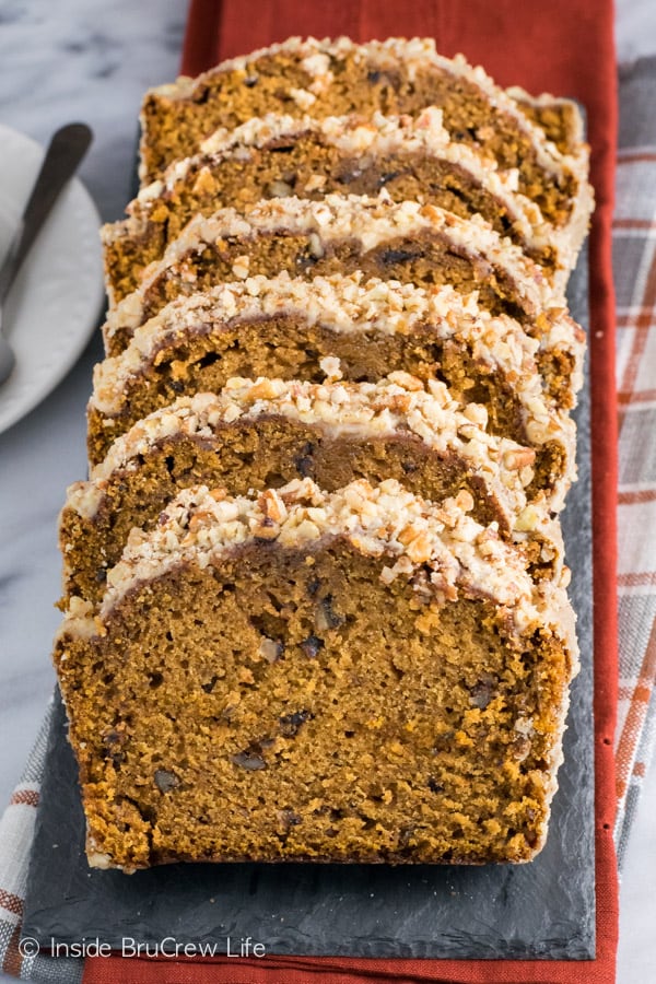 Pumpkin Pecan Bread - this easy pumpkin bread is loaded with pecans and topped with a sweet praline glaze. Make this easy recipe for breakfast this fall.