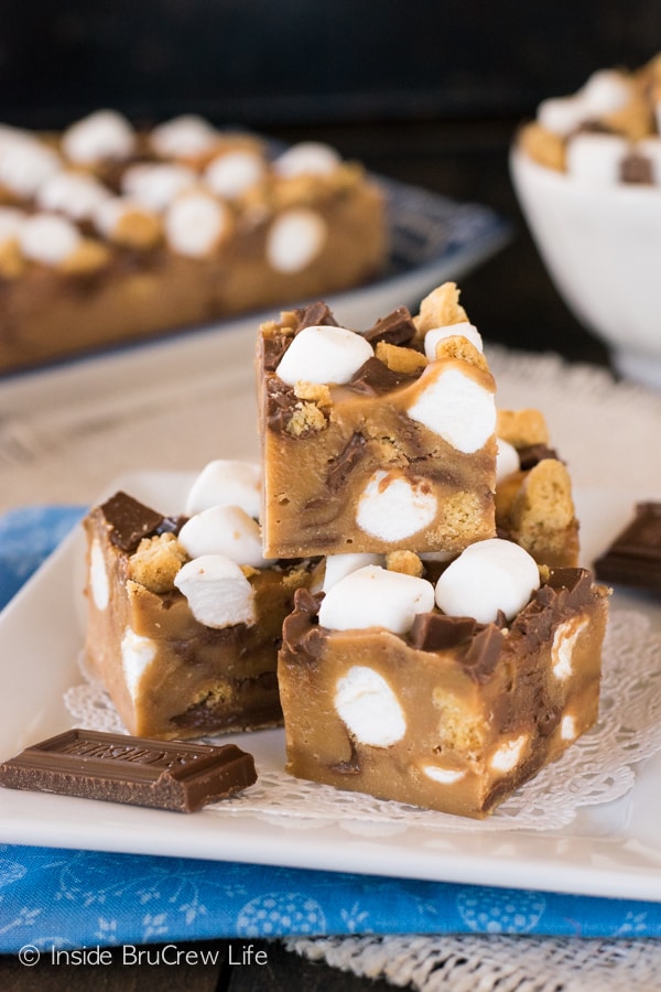 Adding a s'mores twist to this easy caramel fudge is a great way to keep summer flavors alive all year round.