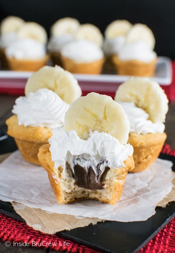 Banana Nutella Crescent Cups - easy crescent cups filled with banana cheesecake and Nutella. Great little snack or appetizer for parties.