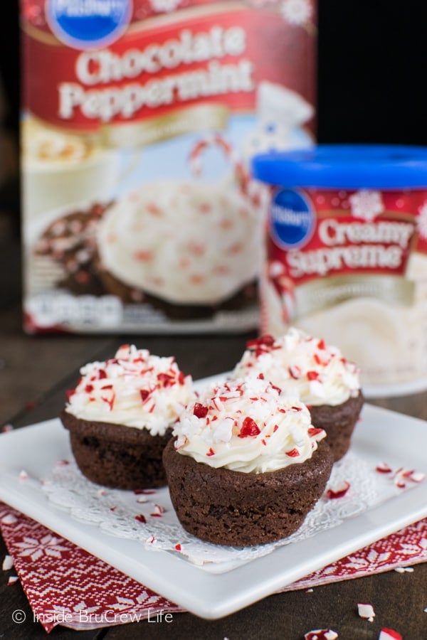Chocolate Peppermint Oreo Cookie Cups - easy cookies made from a Pillsbury cookie mix and ready made frosting.