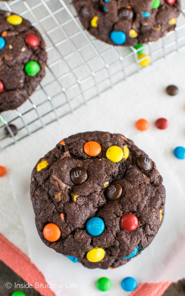 Chocolate Candy Cookies recipe - these easy chocolate cookies are full of Butterfinger bits and mini M&M's candies. Delicious dessert!