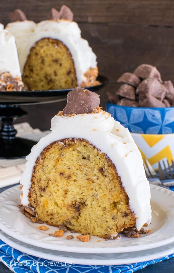 Banana Butterfinger Bundt Cake - this easy banana cake is loaded with Butterfinger bits and candy bars. Great dessert recipe.