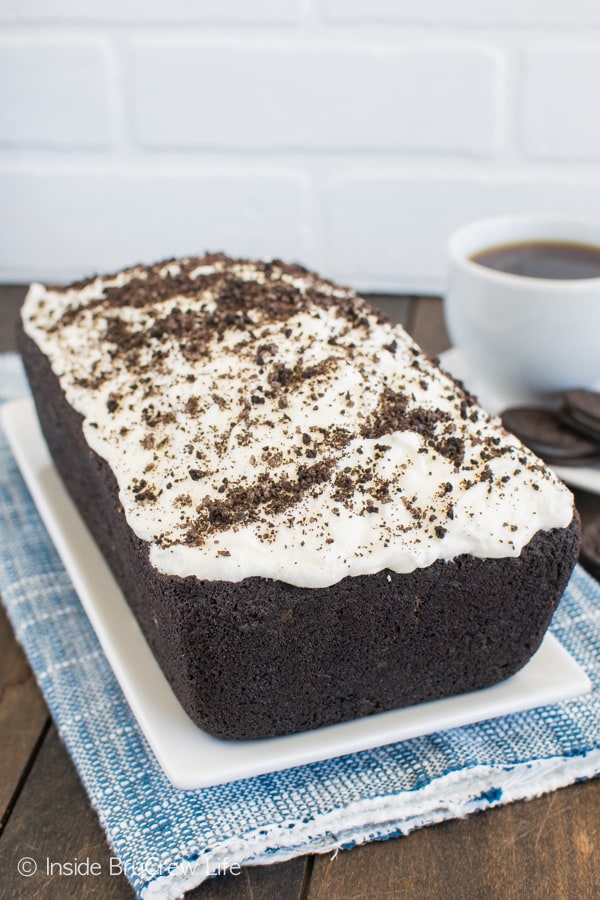 Frosting and cookies make this Chocolate Cookies & Cream Banana Bread an awesome breakfast or afternoon snack. 