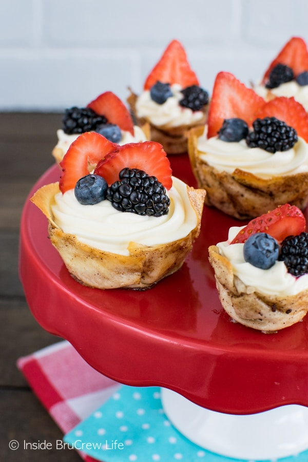 Lemon cheesecake and fresh berries make these Lemon Mousse Dessert Cups perfect for summer!