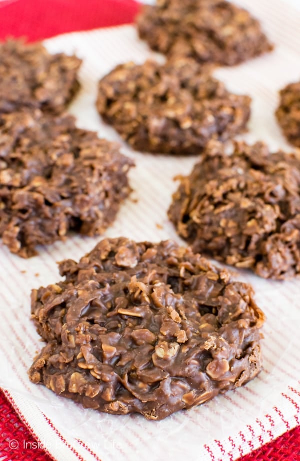 These easy Nutella No Bake Cookies are loaded with shredded coconut, oats, and hazelnut spread. Awesome no bake dessert recipe!