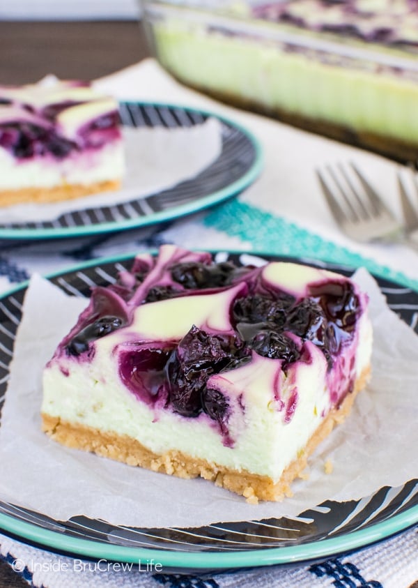 Blueberry Key Lime Cheesecake Bars - swirls of pie filling make these easy cheesecake bars a pretty summer dessert. Make this recipe for picnics and parties! #cheesecake #blueberry #piefilling #cheesecakebars #keylime #summerdesserts