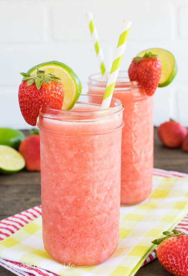 Strawberry Limeade Slushies - this chilly drink is full of berries and juice! Perfect drink recipe to enjoy on a hot day!