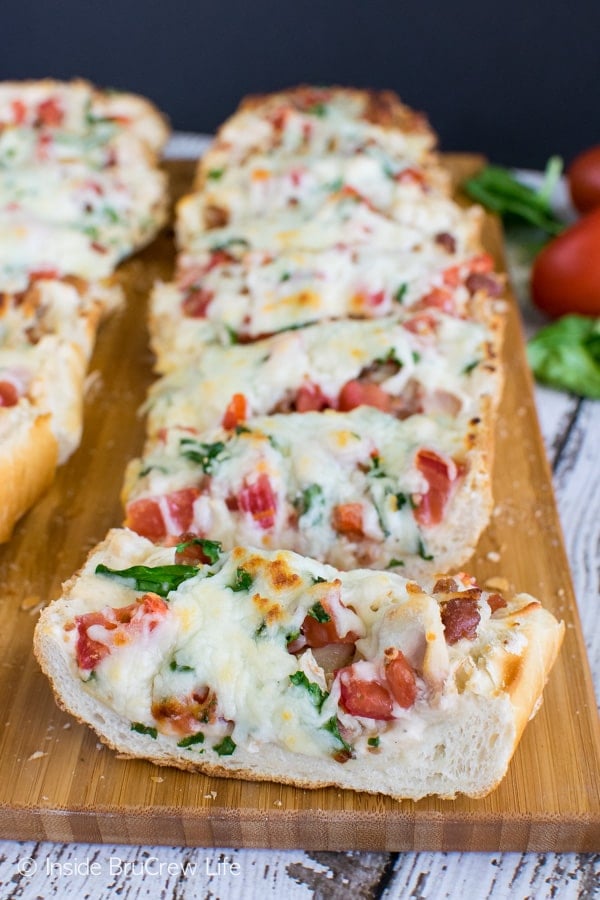 BLT Chicken Alfredo French Bread Pizza - this easy pizza is loaded with toppings and is ready in 20 minutes. Awesome dinner recipe!