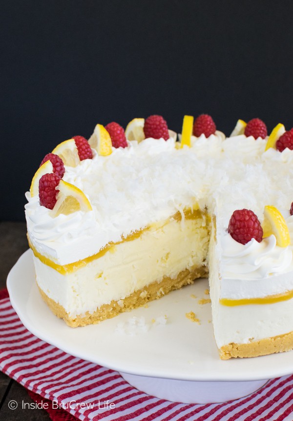 No Bake Lemon Macaroon Cheesecake - creamy cheesecake, lemon curd, and lemon cookies make this no bake dessert recipe disappear in a hurry!