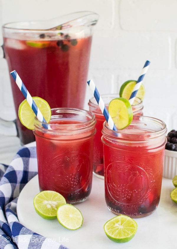 Sparkling Key Lime Fruit Punch - mixing a few different juices makes a refreshing drink! Awesome punch recipe!