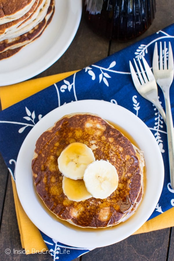 Banana Pancakes - make a batch ahead and freeze for later. Awesome breakfast recipe!