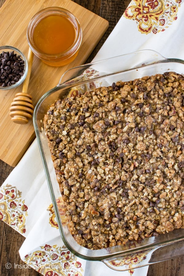 Chocolate Chip Banana Streusel Baked Oatmeal - easy breakfast recipe that is loaded with banana, oats, and chocolate!