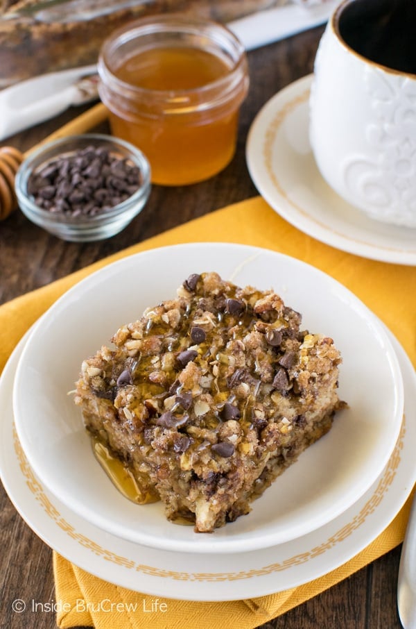 Chocolate Chip Banana Streusel Baked Oatmeal - easy breakfast recipe that tastes great when drizzled with milk and honey!