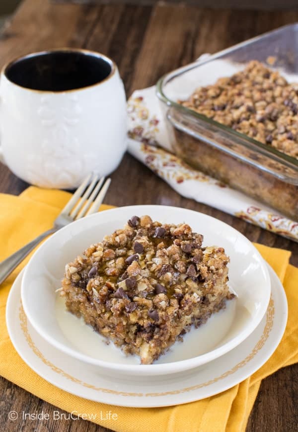 Chocolate Chip Banana Streusel Baked Oatmeal - bananas, oats, & chocolate make a delicious breakfast. Add some honey and milk for an awesome recipe combo!