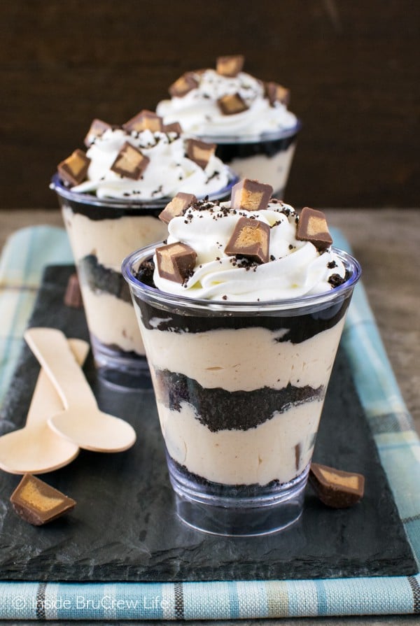 No Bake Peanut Butter Fudge Cheesecake Parfaits - easy mini dessert recipe that is great for any party.