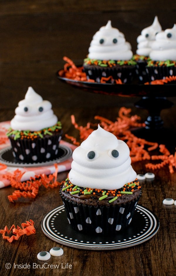 Ghost Brownie Cupcakes - a chocolate cupcake with a hidden Oreo cookie inside and the cute friendly ghost on top will make everyone smile. Great Halloween treat recipe!