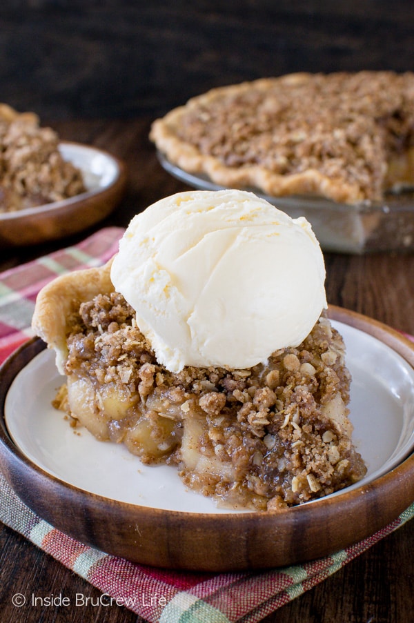 Apple Crisp Pie