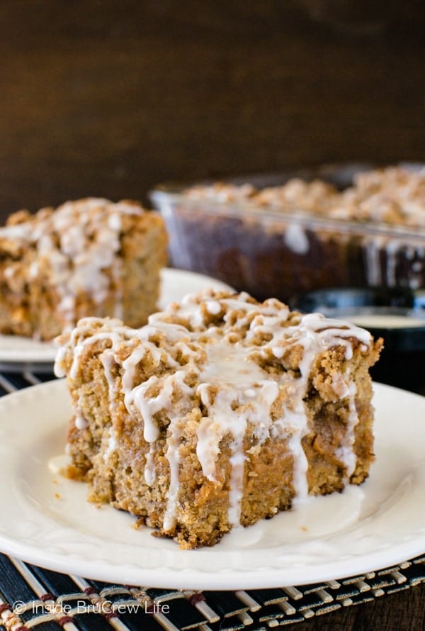 Banana Caramel Coffee Cake - layers of caramel cheesecake, crumbs, & glaze make this banana cake an awesome breakfast recipe!