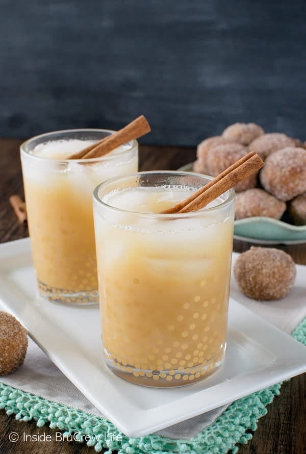 Caramel Apple Cider Iced Tea - a sweet twist on a refreshing iced tea drink. You will love this easy fall drink recipe.
