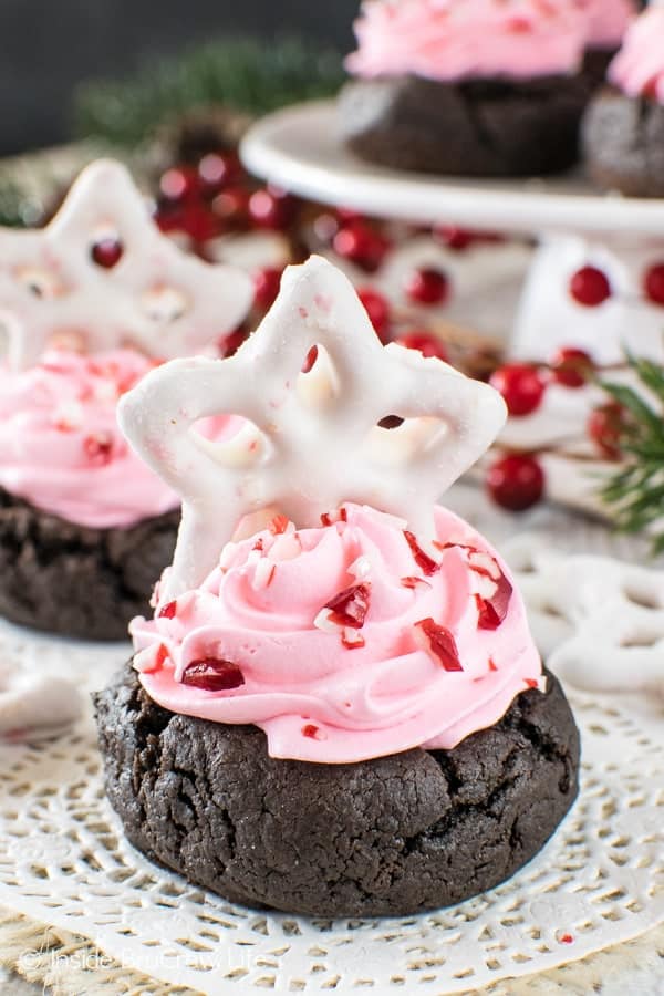 Chocolate Peppermint Fluff Cookie Cups - easy little cookie cups with a fluffy peppermint fluff filling and candy bits make a fun cookie. Great dessert recipe for holiday parties!