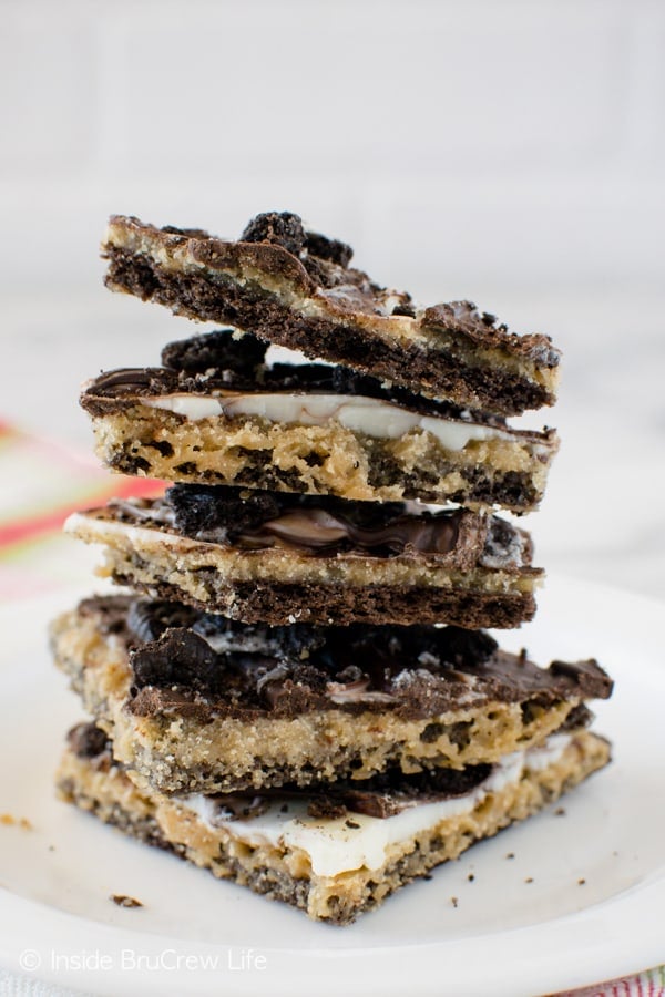Chocolate and cookies add a sweet flair to this easy Cookies and Cream Toffee Bark! Great dessert recipe for holiday parties!