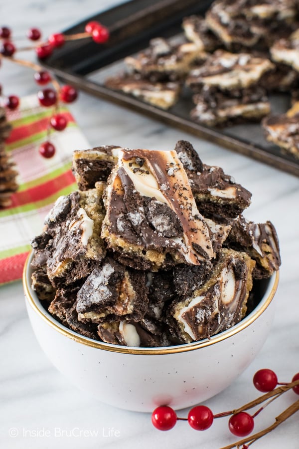 It is so hard to resist this easy Cookies and Cream Toffee Bark. Chocolate and cookies make this snack mix recipe a hit with everyone!