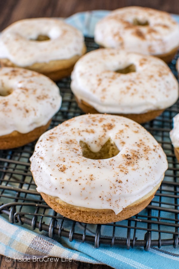 Eggnog Donuts - these easy baked donuts are loaded with eggnog flavor! Great recipe for a holiday breakfast!