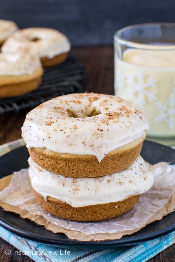 Eggnog Donuts - homemade baked donuts with two times the eggnog flavor! Great breakfast recipe for the holidays!