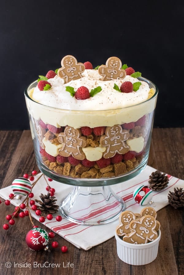No Bake Eggnog Cheesecake Trifle - layers of creamy cheesecake, cookies, & berries makes a delicious holiday treat. Great recipe for Christmas parties!