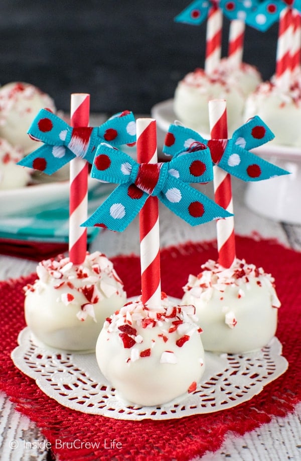 Peppermint Brownie Truffles - these easy 3 ingredients candies are a fun treat to add to cookie trays. Great recipe for holiday parties! 