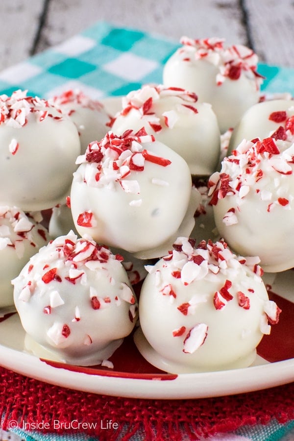Peppermint Brownie Truffles - these easy 3 ingredient candies are a fun treat to add to the cookie trays. Great recipe for holiday parties!