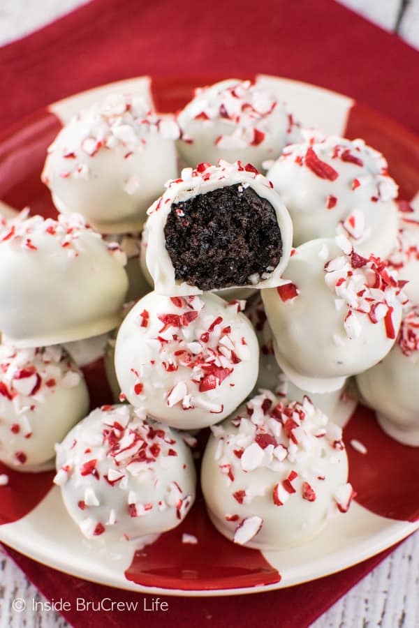 Peppermint Brownie Truffles - fudgy brownie bites dipped in white chocolate with peppermint bits makes a fun holiday recipe for parties!