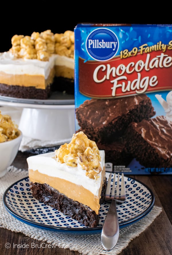 White Chocolate Caramel Mousse Brownie Cake - layers of fudgy brownie and no bake cheesecake mousse make this dessert recipe a must make!