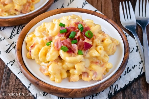 A white plate filled with creamy mac and cheese noodles.