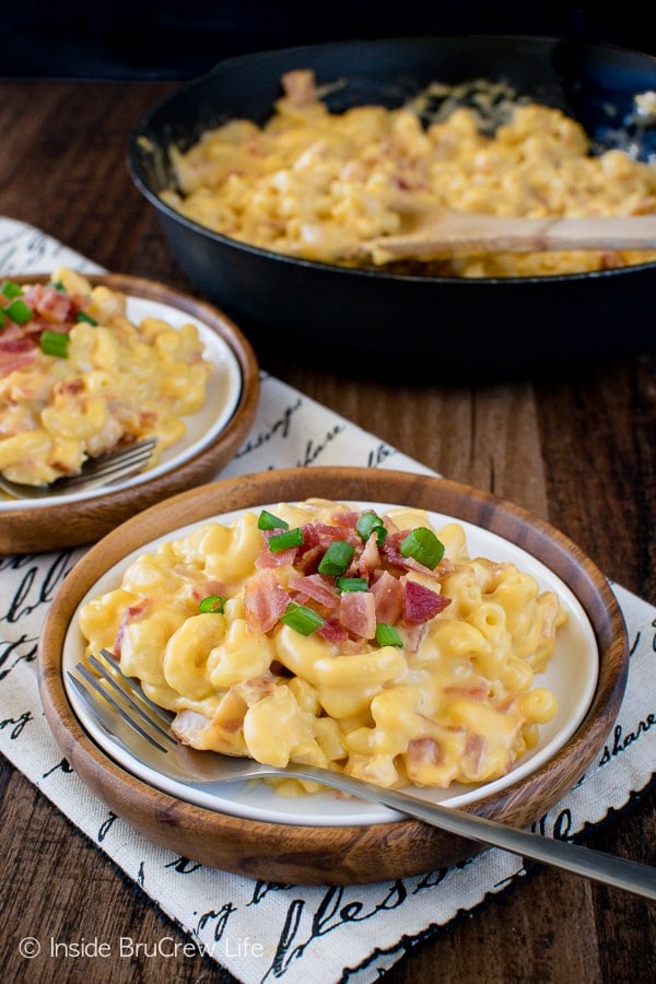 Cheddar Bacon Macaroni and Cheese - this easy pasta dinner is loaded with cheese and bacon. Great recipe for busy nights!